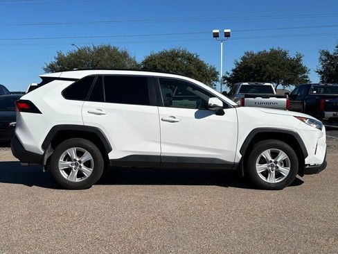 Used 2021 Toyota RAV4 XLE w/ Convenience Package image 4