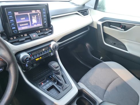 Used 2021 Toyota RAV4 XLE image 15