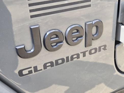 Used 2023 Jeep Gladiator Sport AWD/4WD image 13