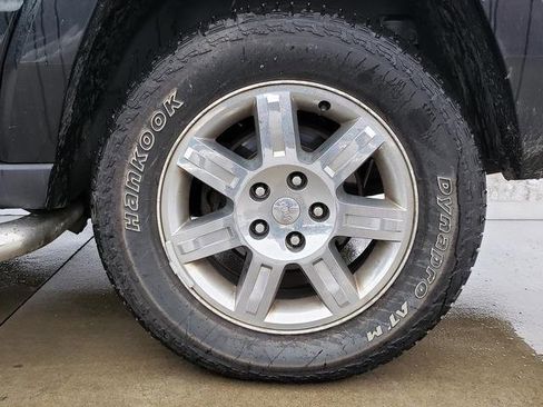 Used 2010 Jeep Commander Limited image 28