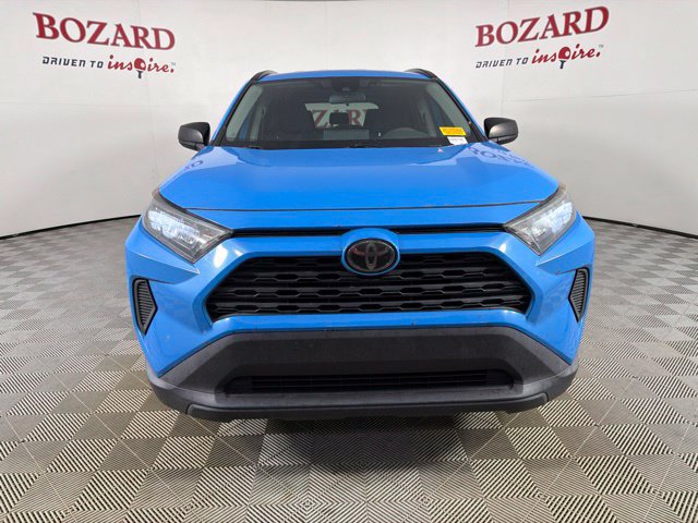 Used 2019 Toyota RAV4 LE FWD image 2