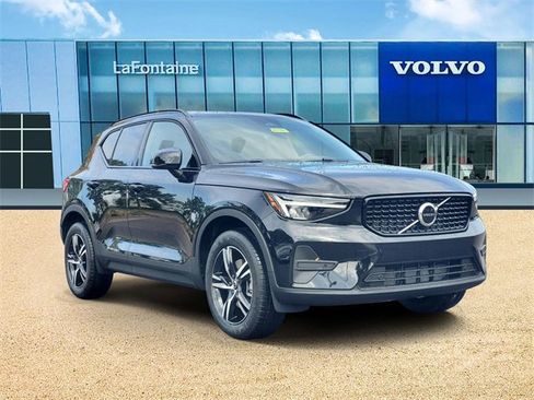 New 2026 Volvo XC40 B5 Core w/ Climate Package image 3