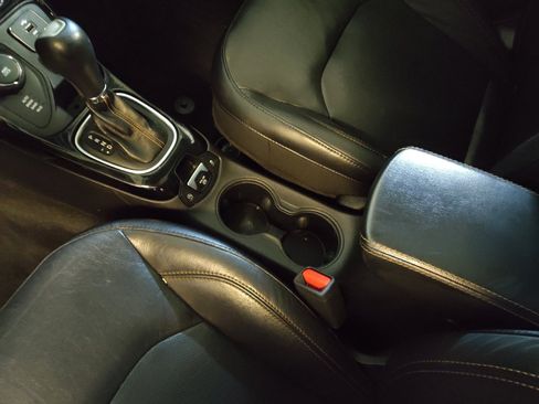 Used 2018 Jeep Compass Limited image 26