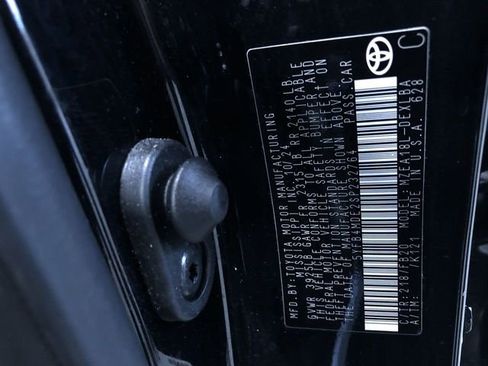 Used 2025 Toyota Corolla LE image 32