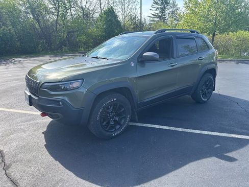 Used 2019 Jeep Cherokee Trailhawk w/ Comfort/Convenience Group AWD/4WD image 3