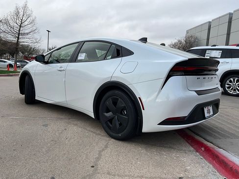 New 2026 Toyota Prius LE image 7