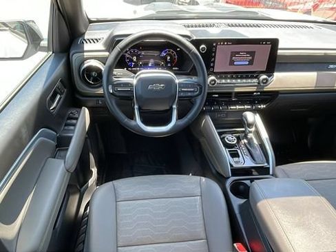 Used 2025 Chevrolet Colorado ZR2 w/ Technology Package AWD/4WD image 15