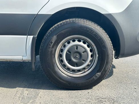 Used 2024 Mercedes-Benz Sprinter 2500 image 9