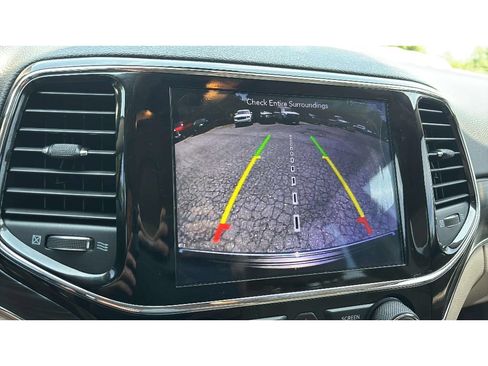 Used 2019 Jeep Grand Cherokee Limited AWD/4WD image 18