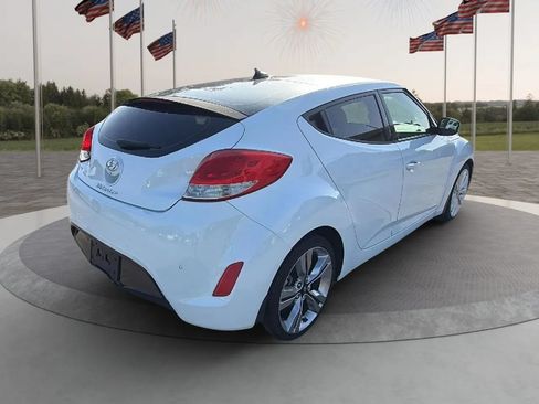 Used 2013 Hyundai Veloster w/ Style Pkg FWD image 6