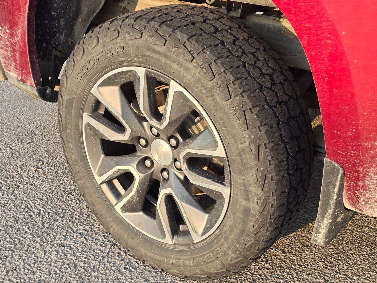 Used 2022 Chevrolet Silverado 1500 LT AWD/4WD image 8