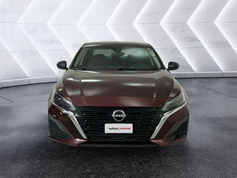 Used 2024 Nissan Altima 2.5 SV FWD image 2