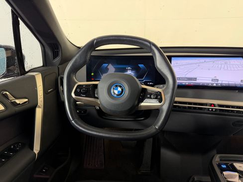 Certified 2024 BMW iX xDrive50 w/ Premium Package AWD/4WD image 31