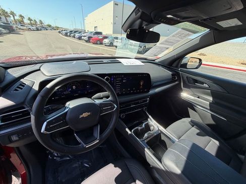 Used 2025 Chevrolet Traverse LT AWD/4WD image 14