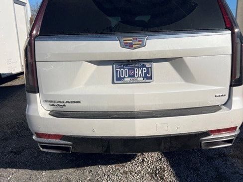 Certified 2024 Cadillac Escalade Premium Luxury image 10