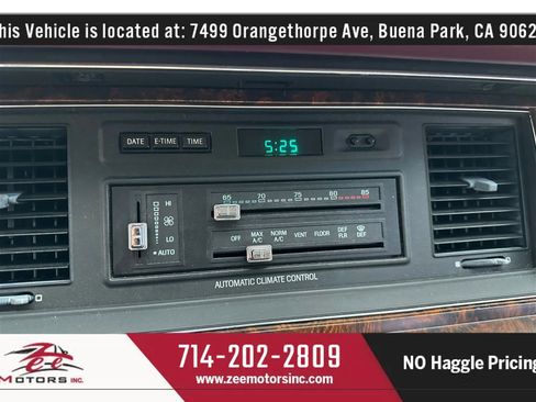 Used 1992 Lincoln Town Car Signature image 30