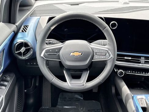 Used 2025 Chevrolet Equinox EV LT w/ Convenience Package FWD image 25