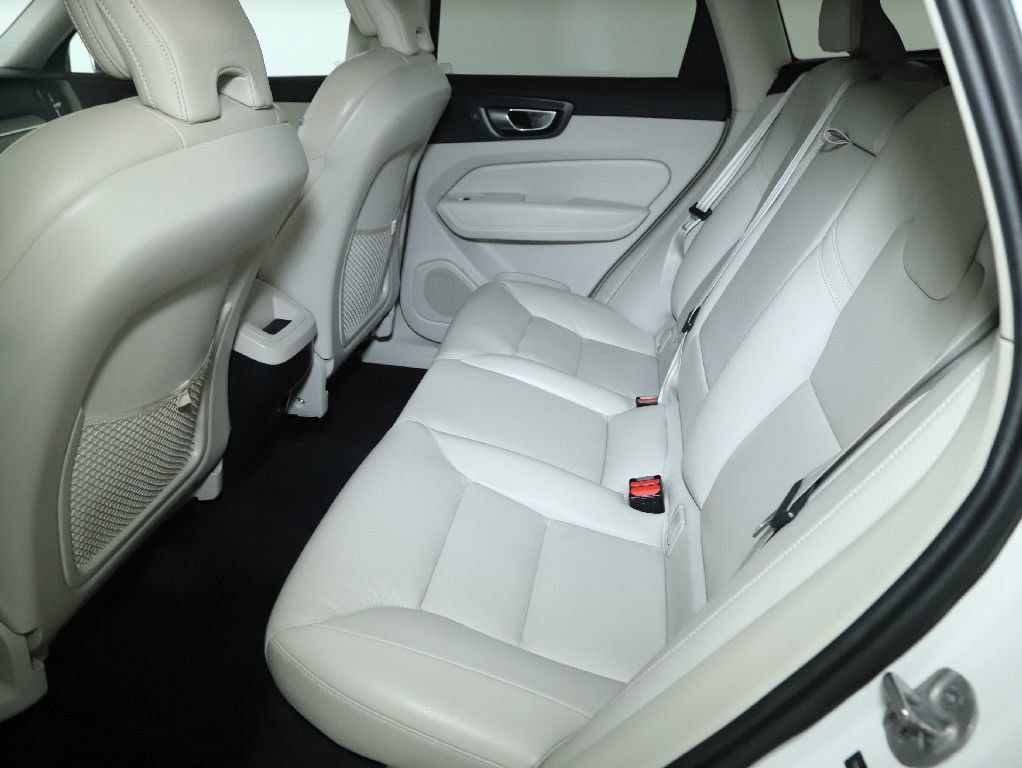 Used 2024 Volvo XC60 B5 Plus AWD/4WD image 14