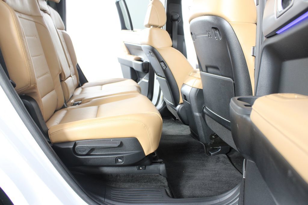 Used 2025 Hyundai Santa Fe Limited AWD/4WD image 25