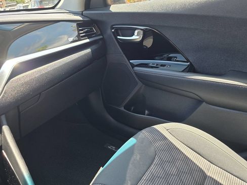 Used 2022 Kia Niro LXS FWD image 28