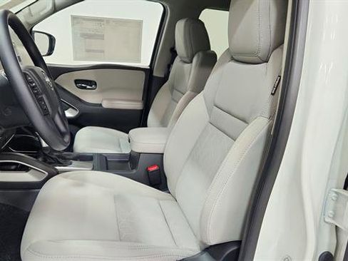 Certified 2025 Nissan Frontier SV image 14