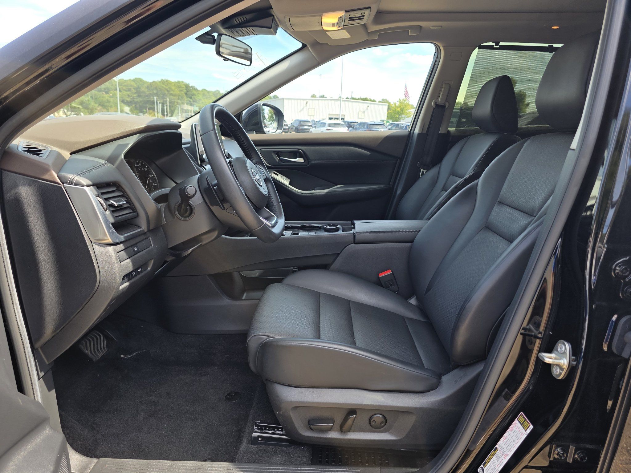 Used 2023 Nissan Rogue SV w/ SV Premium B Package AWD/4WD image 21