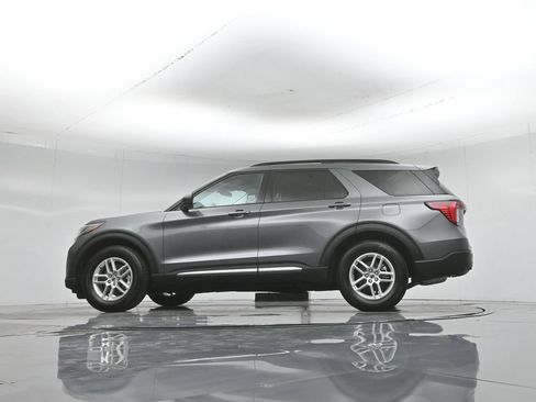 Certified 2025 Ford Explorer Active RWD image 56