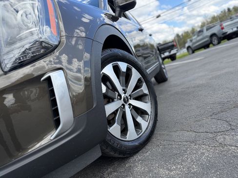 Used 2022 Kia Telluride S AWD/4WD image 2