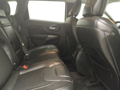 Used 2019 Jeep Cherokee Latitude Plus w/ Cold Weather Group image 19