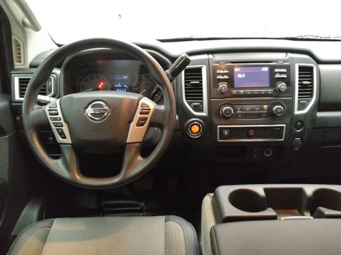 Used 2018 Nissan Titan S image 22