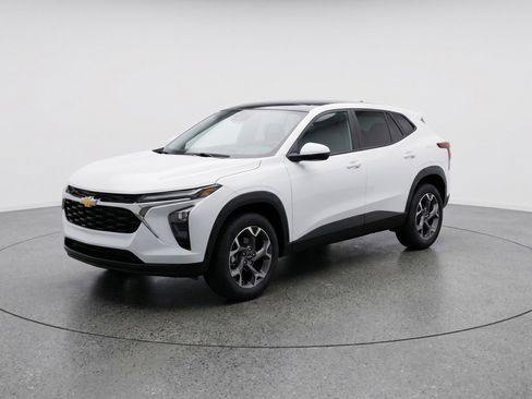 Used 2025 Chevrolet Trax LT w/ LT Convenience Package FWD image 3