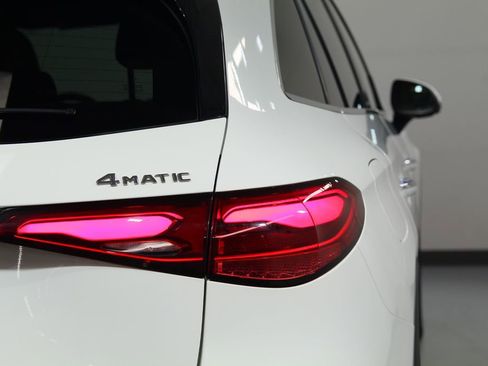 Used 2024 Mercedes-Benz GLC 300 4MATIC image 16