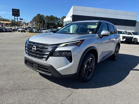 Used 2024 Nissan Rogue SV image 7