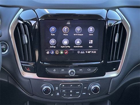 Used 2021 Chevrolet Traverse LT image 16