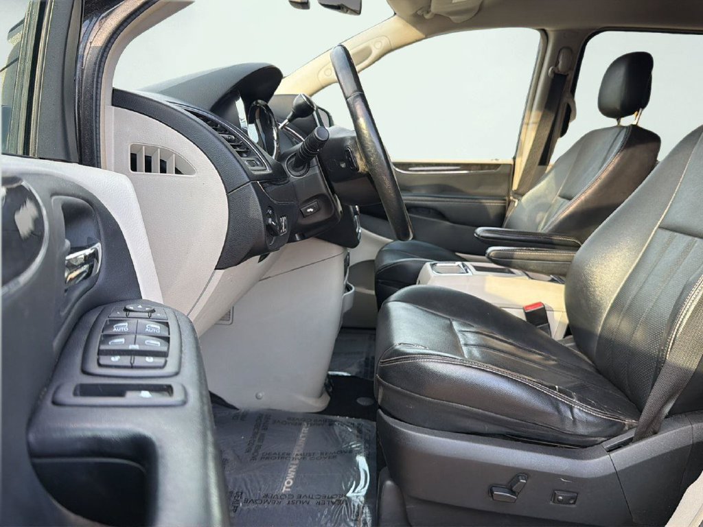 Used 2012 Chrysler Town & Country Touring-L w/ Entertainment Group #2 FWD image 2