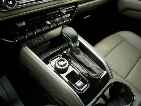 Used 2023 Chevrolet Colorado ZR2 w/ ZR2 Convenience Package III image 27