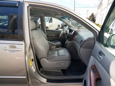 Used 2005 Toyota Sienna XLE image 23