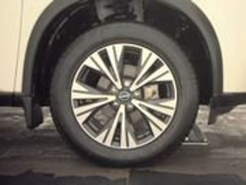 Used 2023 Nissan Rogue SV image 9