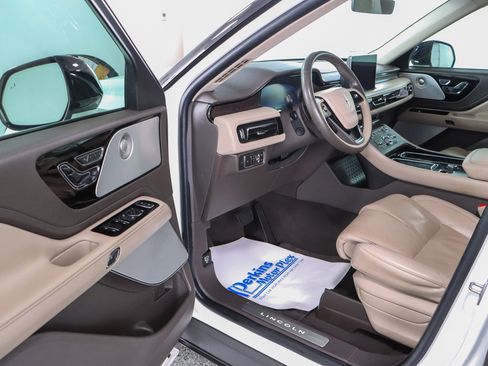 Used 2022 Lincoln Aviator Reserve w/ Equipment Group 201A image 3