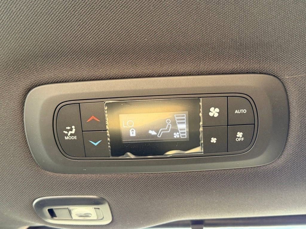 New 2026 Chrysler Pacifica Select FWD image 29