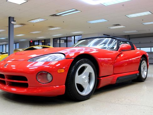Used 1995 Dodge Viper RT/10 image 2