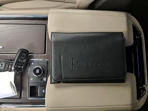 Certified 2024 Lincoln Navigator Premiere image 33