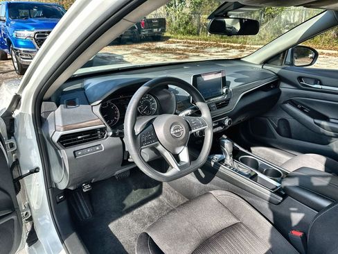 Used 2023 Nissan Altima 2.5 SV image 10