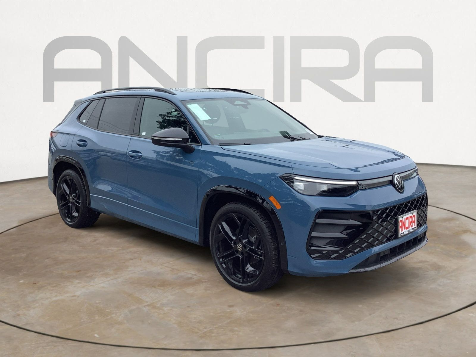 New 2026 Volkswagen Tiguan SE R-Line FWD image 2