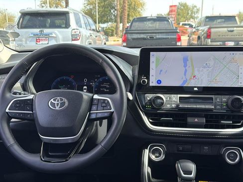 Used 2025 Toyota Grand Highlander FWD image 10