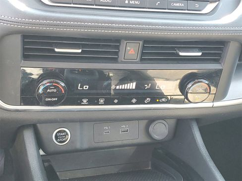 Used 2023 Nissan Rogue SV image 18