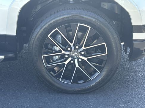 Used 2024 Lexus GX 550 w/ Cold Area Package AWD/4WD image 33