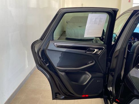 Used 2024 Porsche Macan Turbo image 8