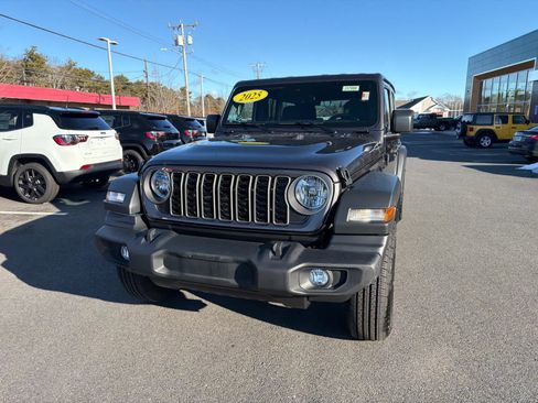 Used 2025 Jeep Wrangler Sport S image 17