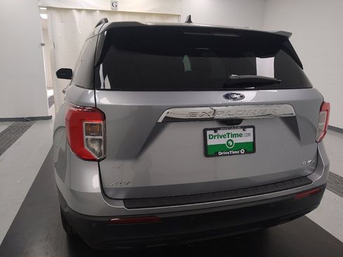 Used 2022 Ford Explorer XLT AWD/4WD image 6